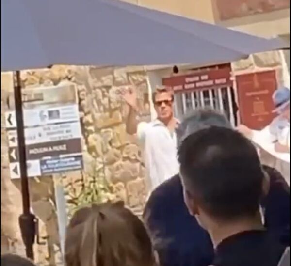 Brad Pitt Se Balade Dans La Rue Dans Le Var Voici La Raison