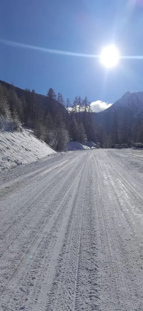 Neige et verglas les dangers à connaître et les gestes pour se protéger