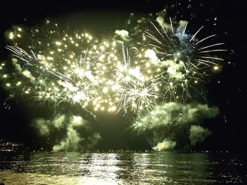 Feu d artifice à Sanary spectacle féerique ce soir à 19h