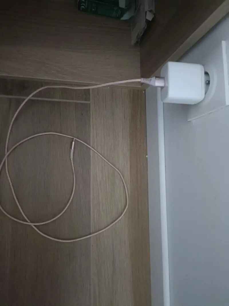 Pourquoi il ne faut jamais laisser un chargeur de téléphone branché