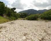 var rivière piscines sécheresse piscines nappes