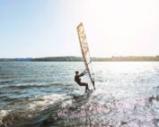 approche de l'été surf sports nautiques dans le Var