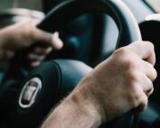 conduire en doudoune permis de conduire permis 250 euros toulon varois au volant Varois prudents au volant couple fusil var voiture permis de conduire à vie