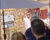 Brad Pitt dans la rue dans la Var