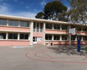 agression adolescente Fréjus uniforme école var rentrée scolaire 2023 fardeau cours décalés écoles varoises directrice agréssée marseille