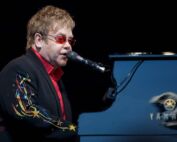 Elton John hospitalisé