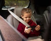 fille voiture canicule