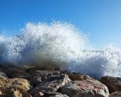 risques sur le littoral Tsunami Méditerranée risque submersion var météo var tsunami var tempête Gerrit le Var vent et vagues vigilance jaune vagues résidents fascinés vagues tempête Frederico