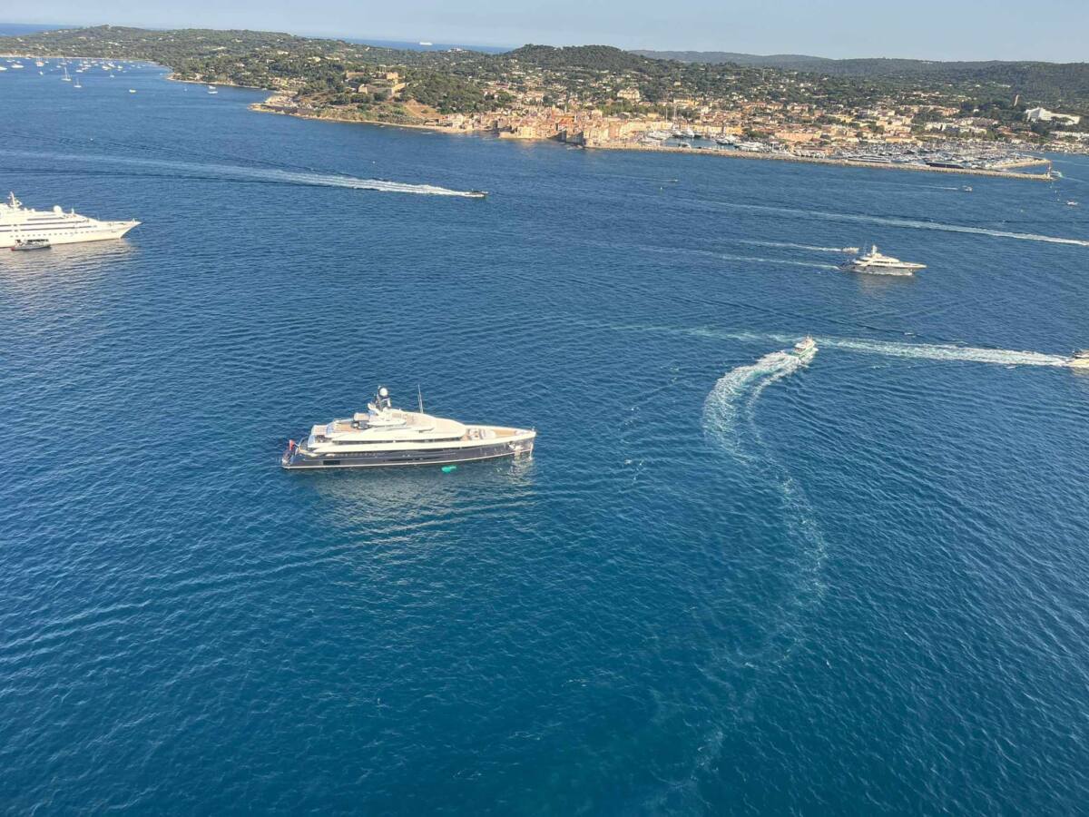 Le yacht de Michael Jordan au large de Saint-Tropez : les stars américaines font tourner la tête des Varois