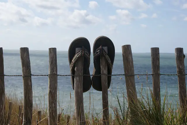 concours de lancer de tongs