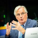 Michel Barnier salué par Renaud Muselier