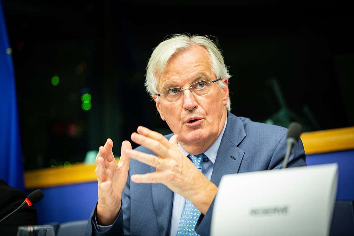 Michel Barnier salué par Renaud Muselier