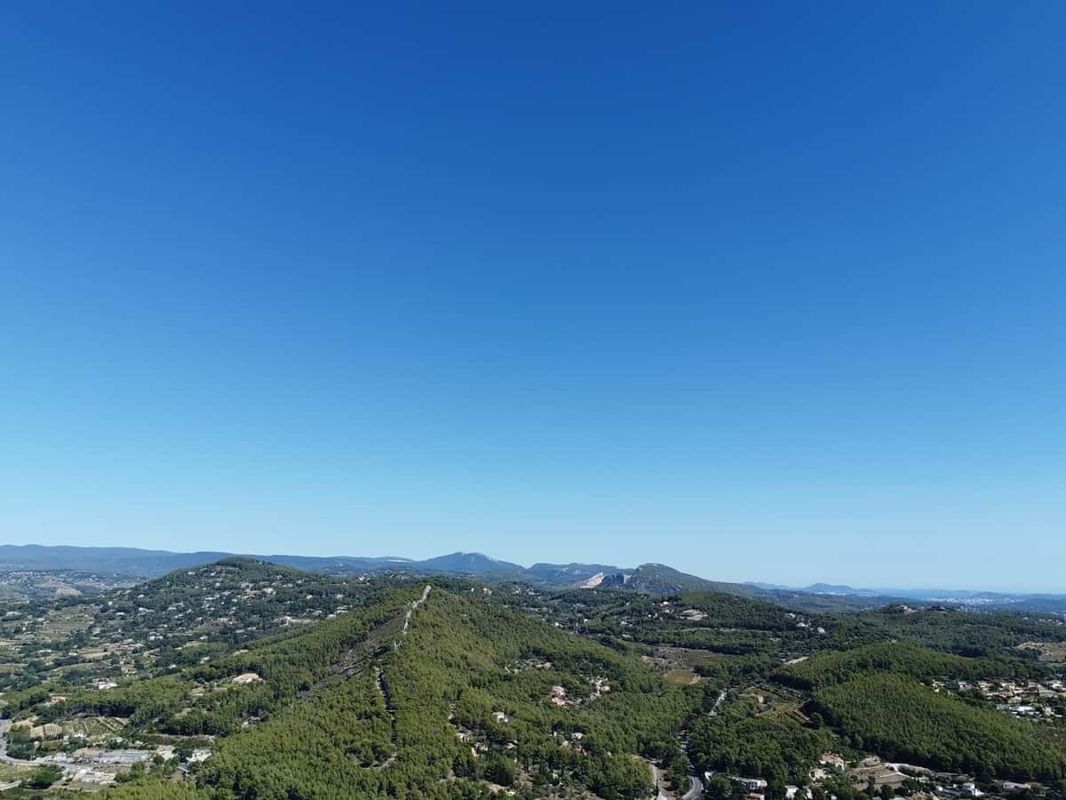 Soleil et ciel bleu dans le Var