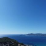 Ciel bleu au dessus de la mer dans le Var se 28 septembre