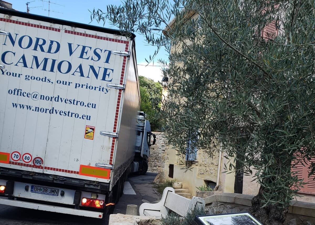 Sainte-Anastasie-sur-Issole camion bloqué