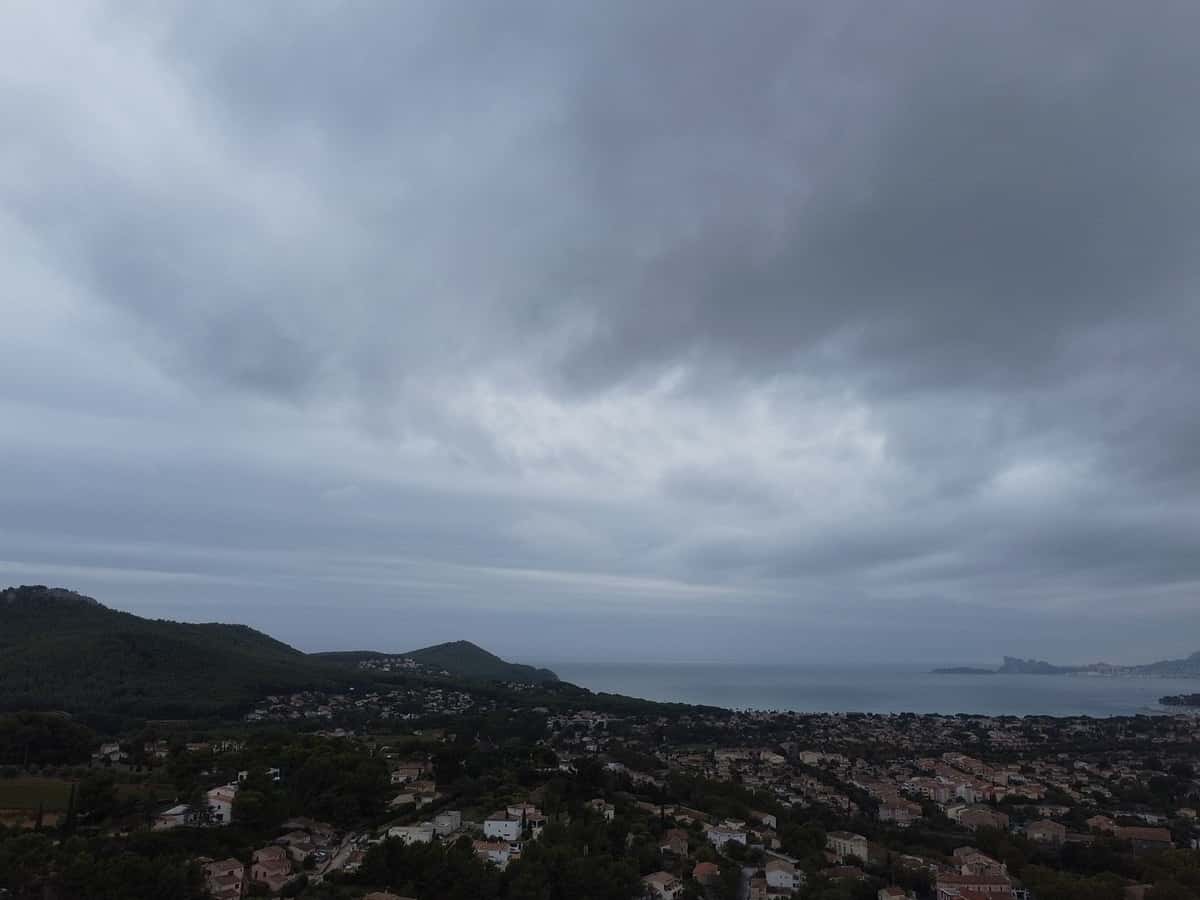 Nuages, pluie saint cyr sur mer journée automnale lundi 7 octobre