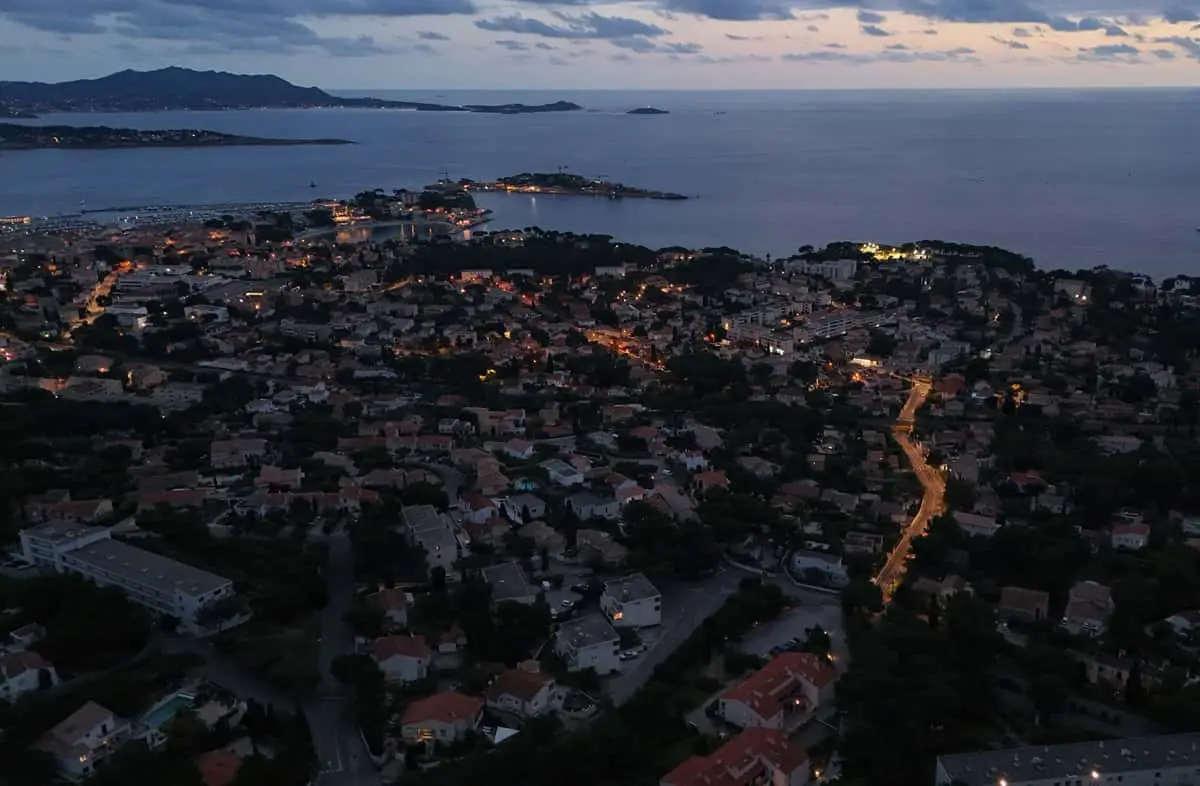 Bandol de nuit vue de Haut