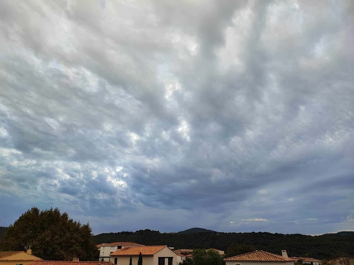 Nuage ciel couvert Var