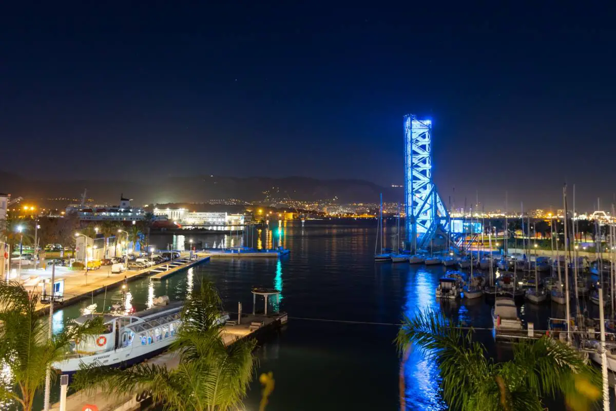 Pourquoi le pont levant de La Seyne était éclairé en bleu cette nuit ?