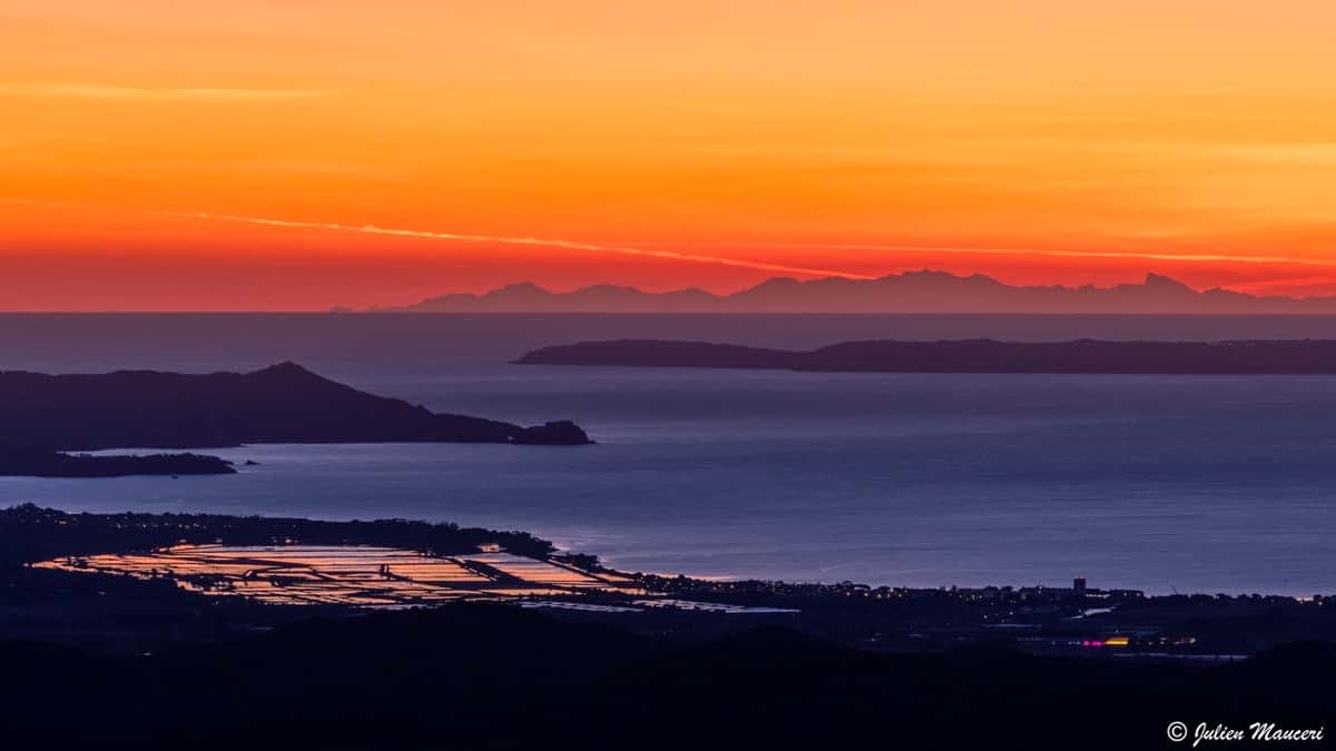 Corse visible depuis le Mont Coudon