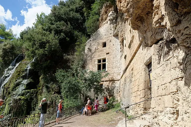 Villecroze-Grottes_troglodytiques_