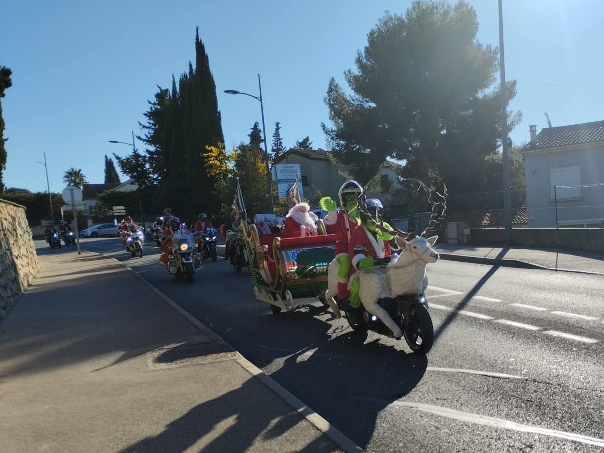 parade pères Noël motards