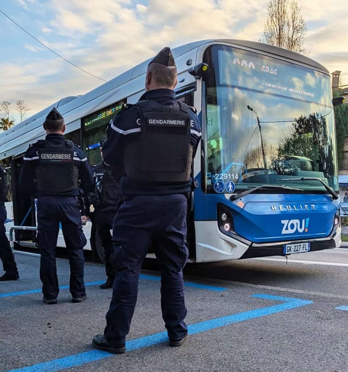 contrôle routier chauffeurs de bus Mougins