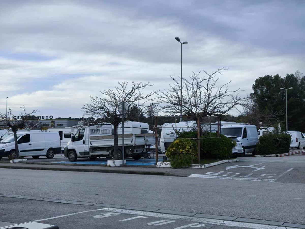 Gens du voyage Saint-Cyr-sur-Mer parking Maison et Loisirs